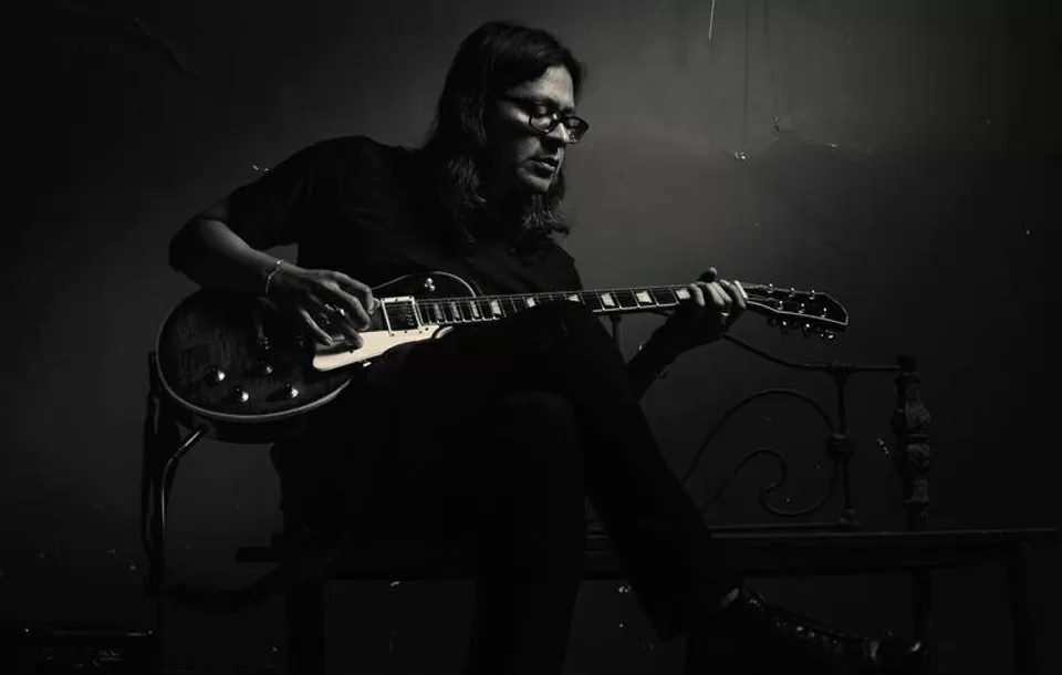 mURO presenta su EP debut "Sin Cuerpo Presente"